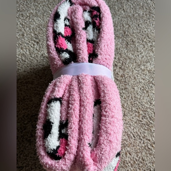 Hello Kitty Pink and White Super Soft Throw - Picture 5 of 10